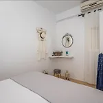 Krystalia's * Plaka (Milos)