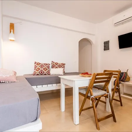 Krystalia's Appartamento Plaka (Milos)