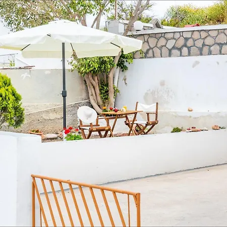 Krystalia's * Plaka (Milos)