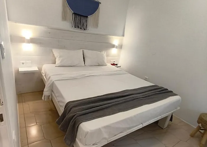 Krystalia's Apartamento Plaka (Milos)